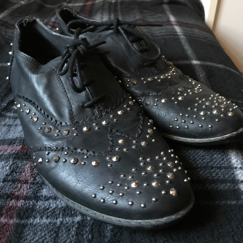 Oxford style studded shoes